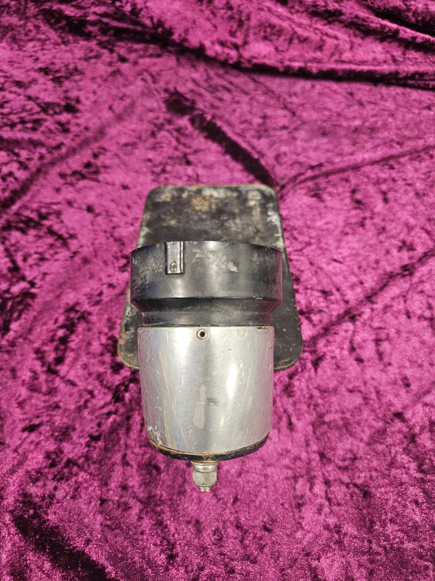 Side Mounted number plate with light