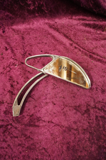 Right hand mirror