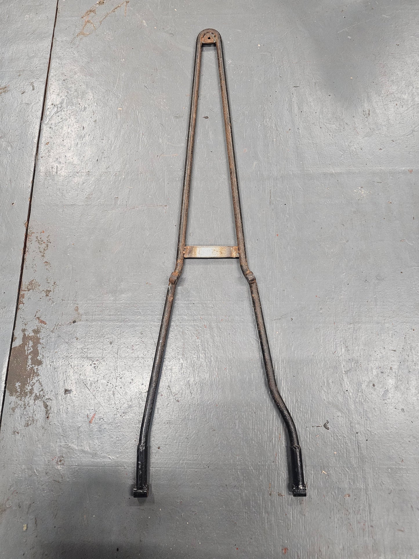 Sissy Bar with dog leg.