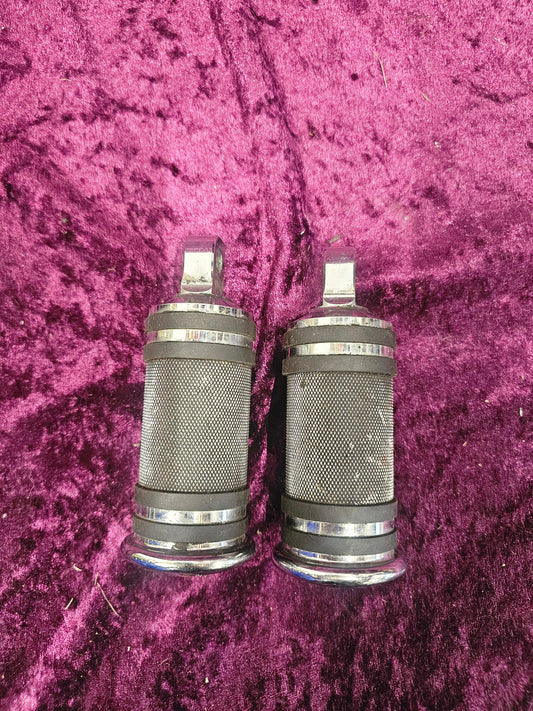 Foot pegs